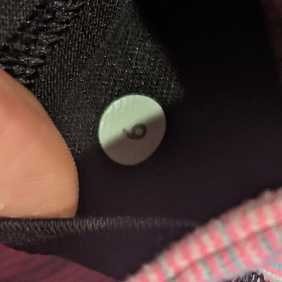 Lululemon Breathe Easy Crop Black Wee Are From Space Neon Pink Opal Size 6 EUC - Picture 3 of 12